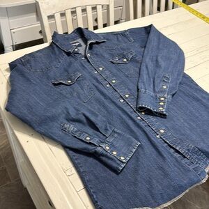 Vintage Wrangler pearl Button Up Shirt Large X-Long Tails classic Blue chambray